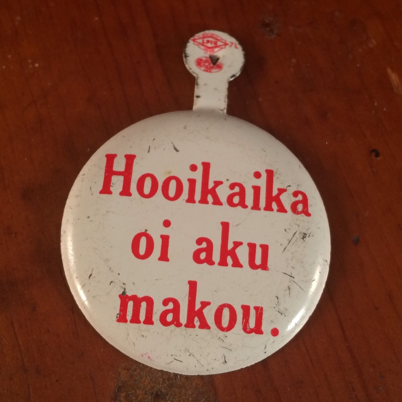 Vtg Avis Rental Pin Advertisement metal badge Hooikaika oi aku makou Hawaiian 