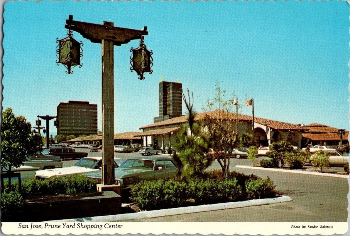 San Jose Prune Yard Shopping Center Vintage Postcard  6x4 Unposted Fluted Edges