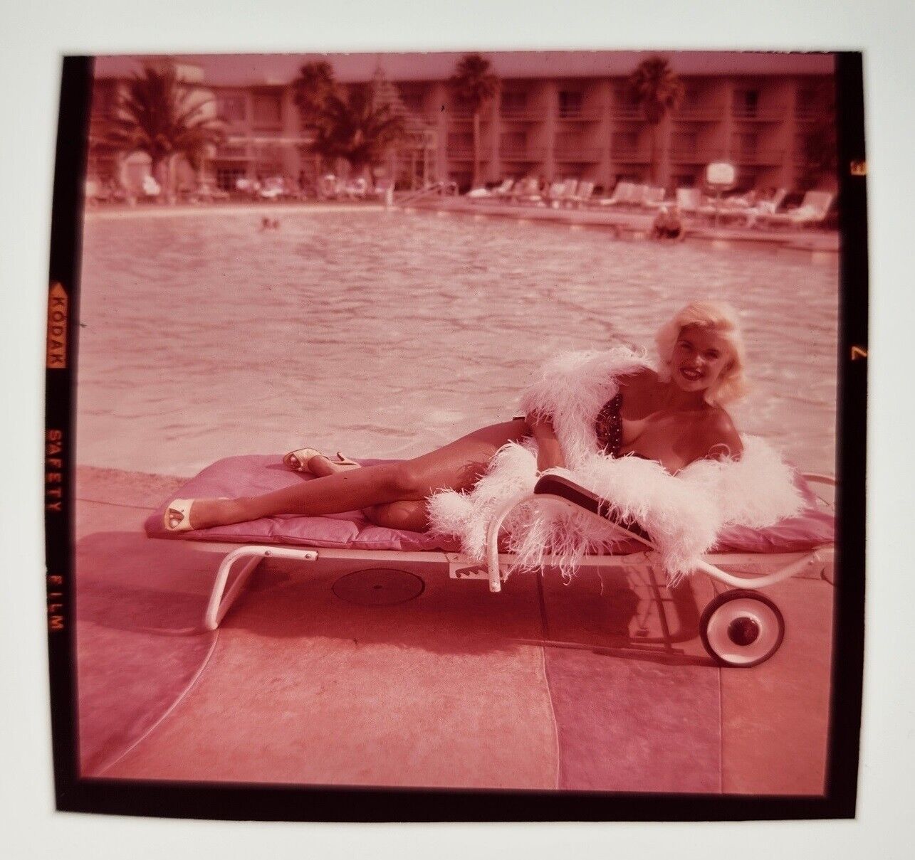 JAYNE MANSFIELD BY THE POOL - VINTAGE 2 1/4 COLOR TRANSPARENCY - RARE