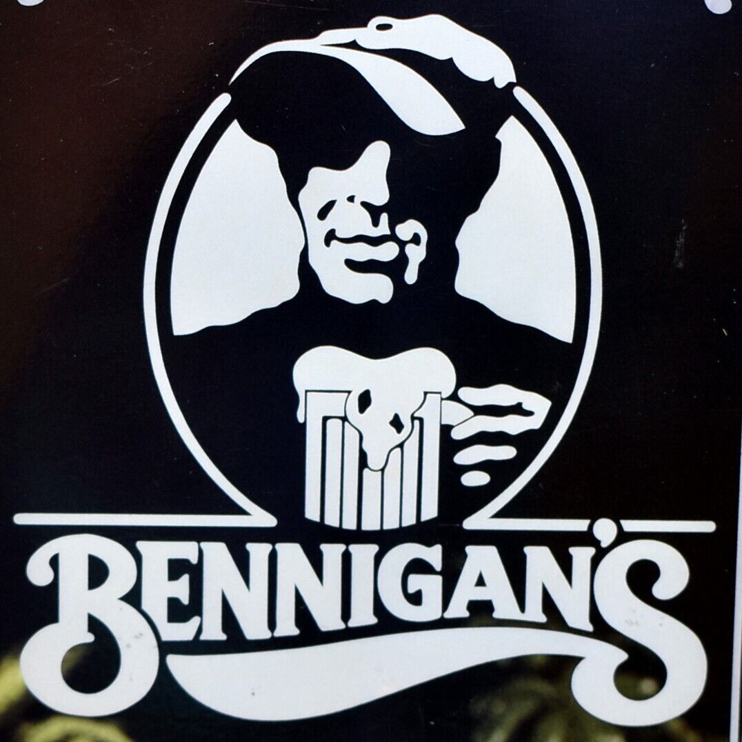 1987 Irish American Bennigan's Grill & Tavern Restaurant Pub Menu Bulletin