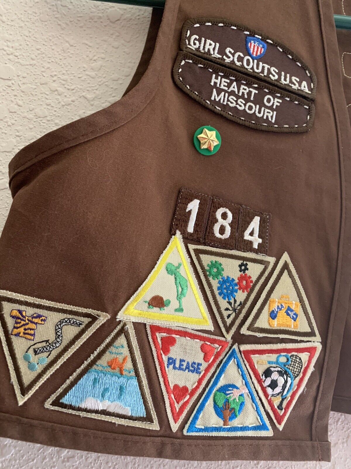 Craft Arts Scrapbooking Girl Scout Vest Vintage Patches and Pins Medium