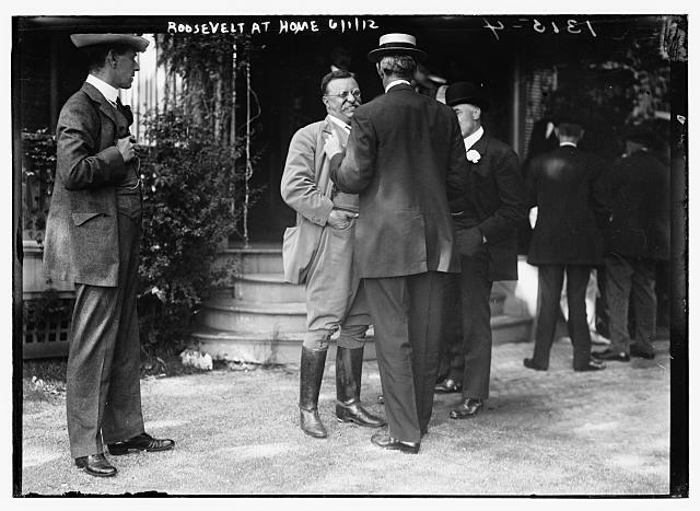 Photo:Roosevelt at home