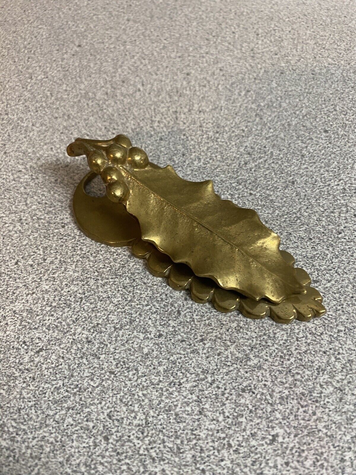 1950s Vintage Virginia Metalcrafters 4.25” Brass Holly Leaf Desk/Wall Paper Clip
