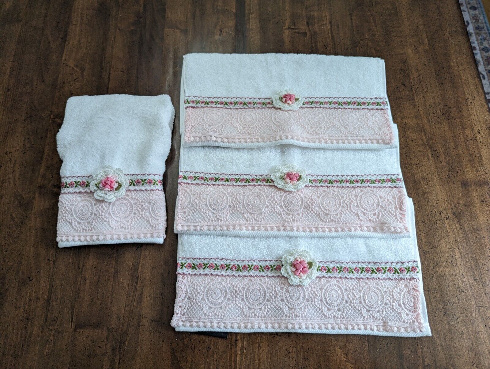 GORGEOUS SET/4 WHITE color HAND TOWELS w/Pink Lace Border TRIM  x DISPLAY,  NEW