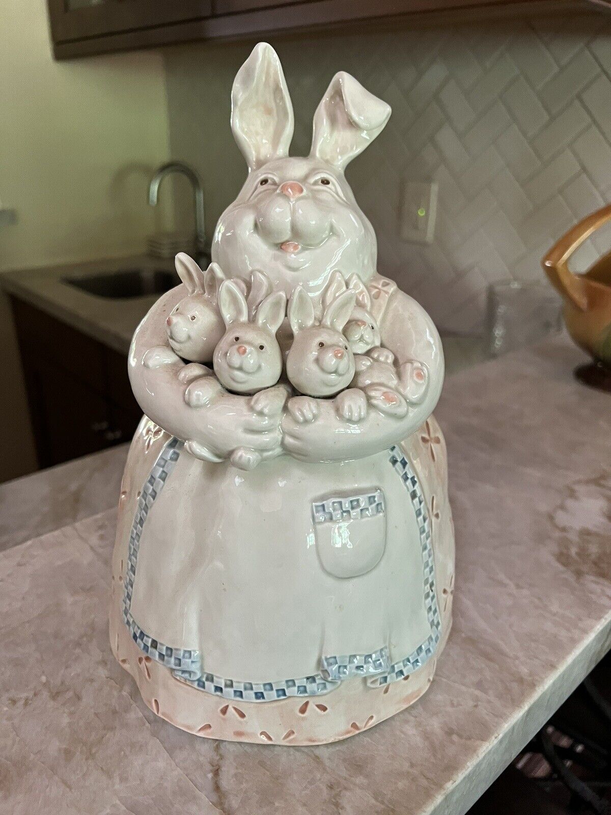 Vintage Fitz & Floyd Mom Rabbit holding four baby rabbits ceramic \