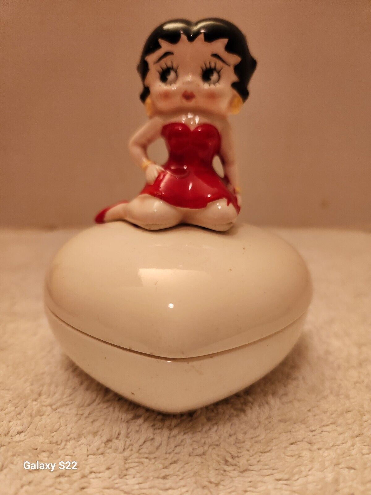 Vintage 1983 Vandor Hand Painted Betty Boop Heart Shape Ceramic Trinket Box