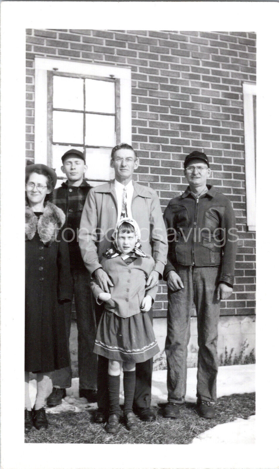 VTG B&W Found Photo - 40s 50s - Family Pose Together By Brick Wall On Winter Day