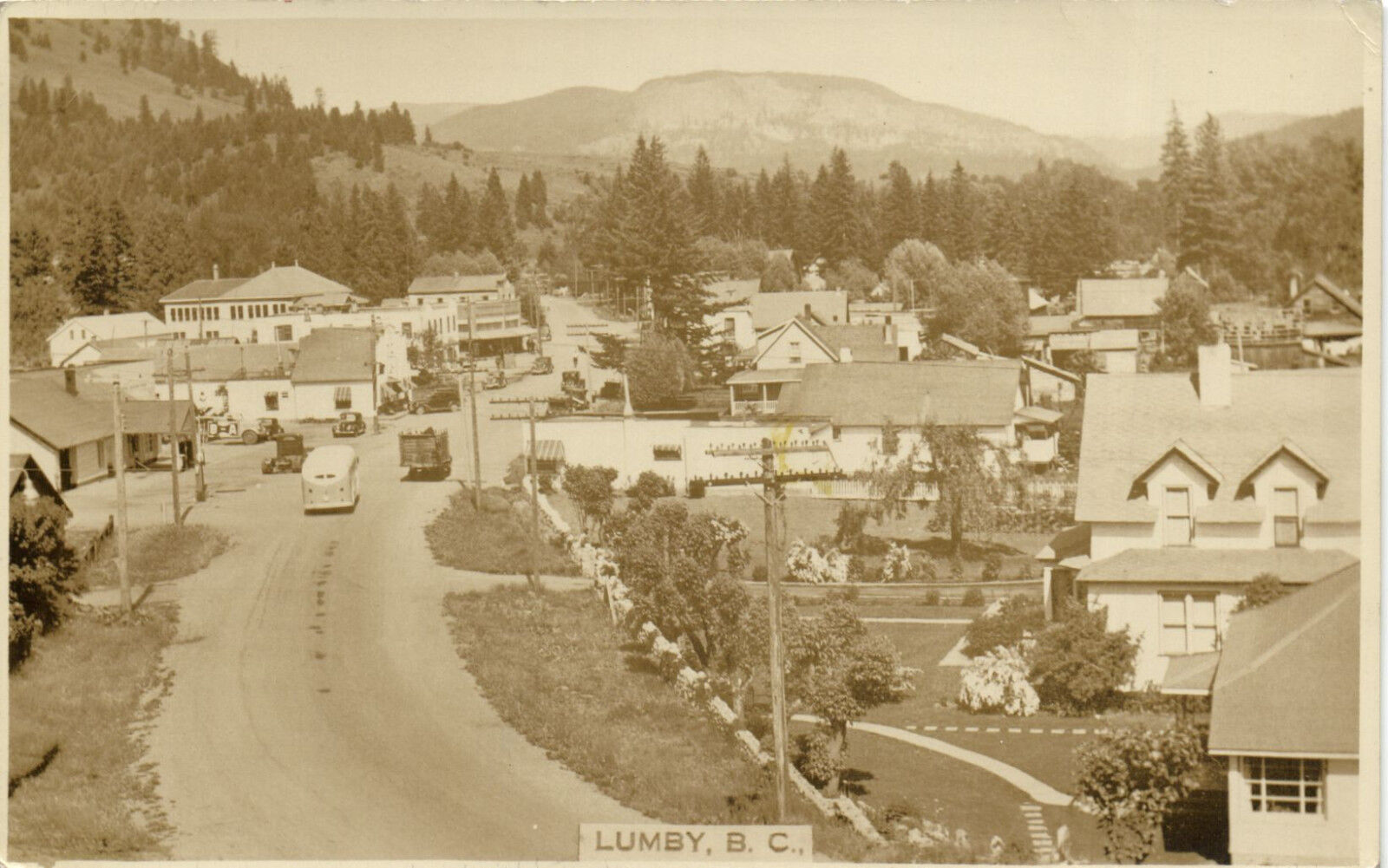 PC CPA CANADA, LUMBY, B.C. , TOWN VIEW, VINTAGE REAL PHOTO POSTCARD (b6292)