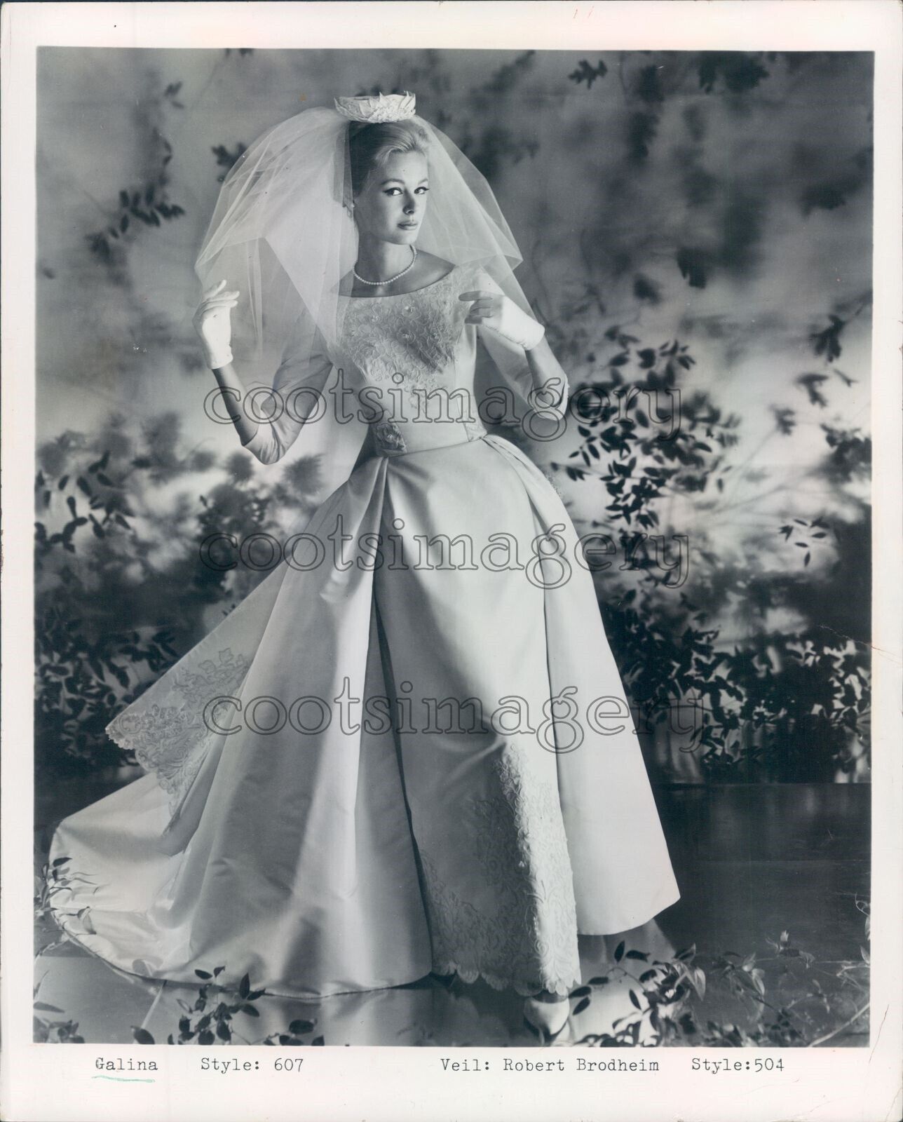 1965 Press Photo Woman Models 1960s Galina Wedding Dress