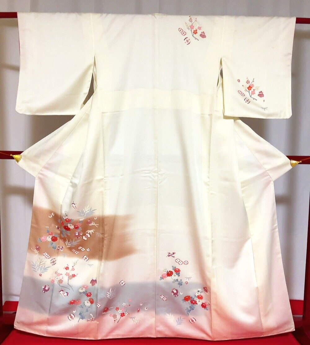 Japanese Kimono “Houmongi” Pure Silk/White/Flower/Traditional/Antique/Vintage