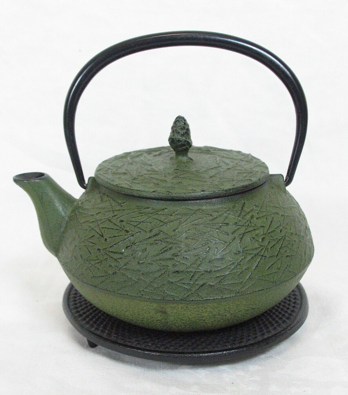 Kotobuki Black Cast Iron Teapot with Strainer and Trivet Japan