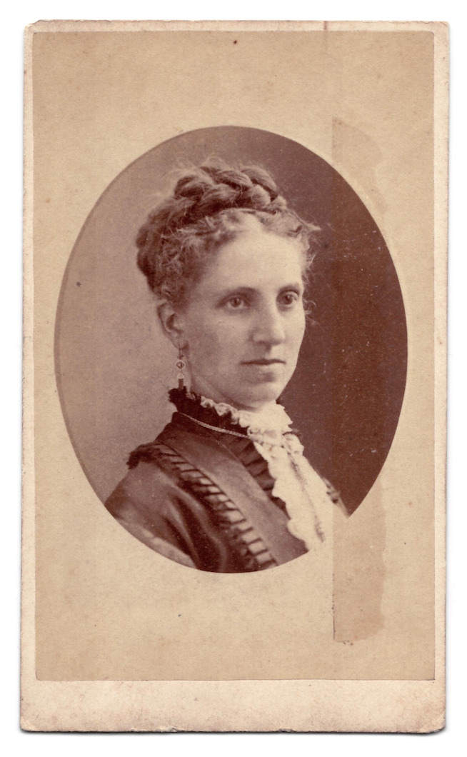 ANTIQUE CDV CIRCA 1870s J. LOEFFLER Woman Braided Hair STATEN ISLAND NEW YORK