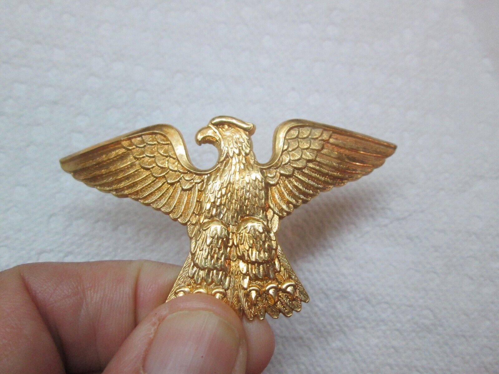VINTAGE V.H.B. US Army ? Officer Eagle Cap Military  Hat Badge Metal