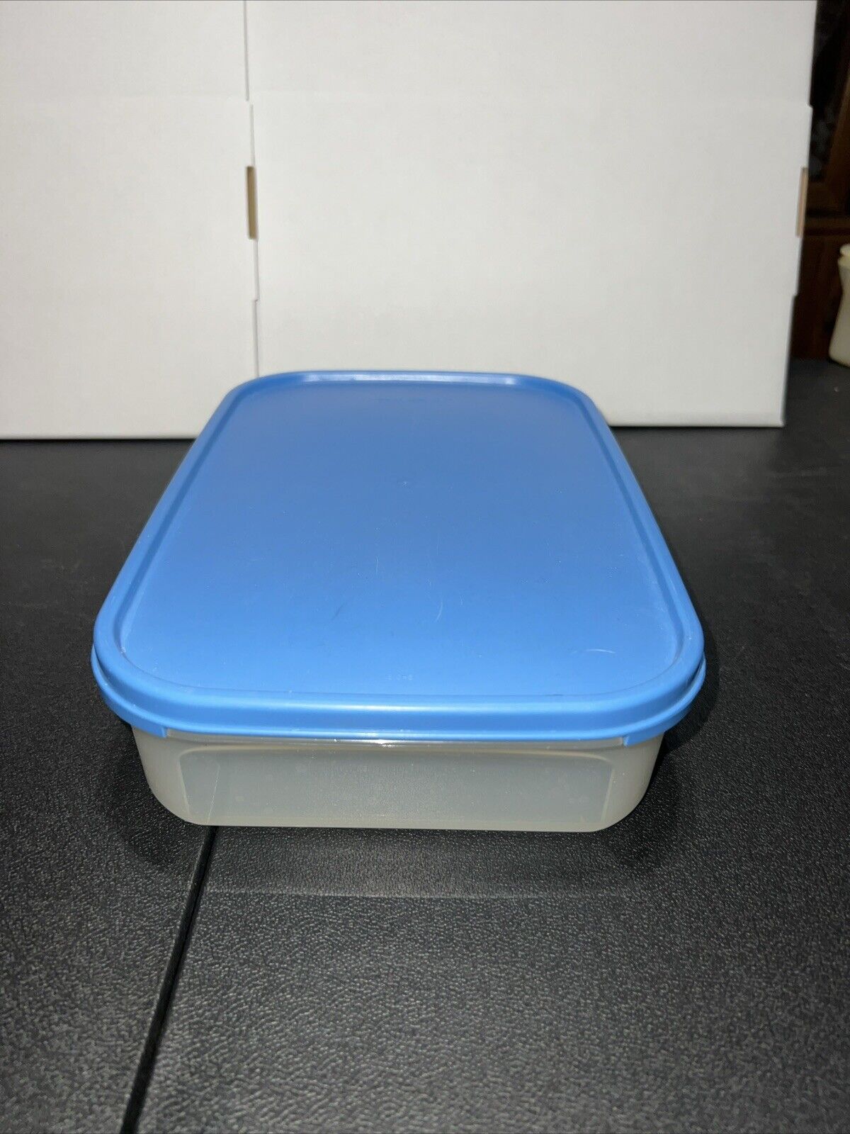 Tupperware #I608-1 Vintage 8.5 Cup Container Dry Goods Keeper W/ Blue Lid