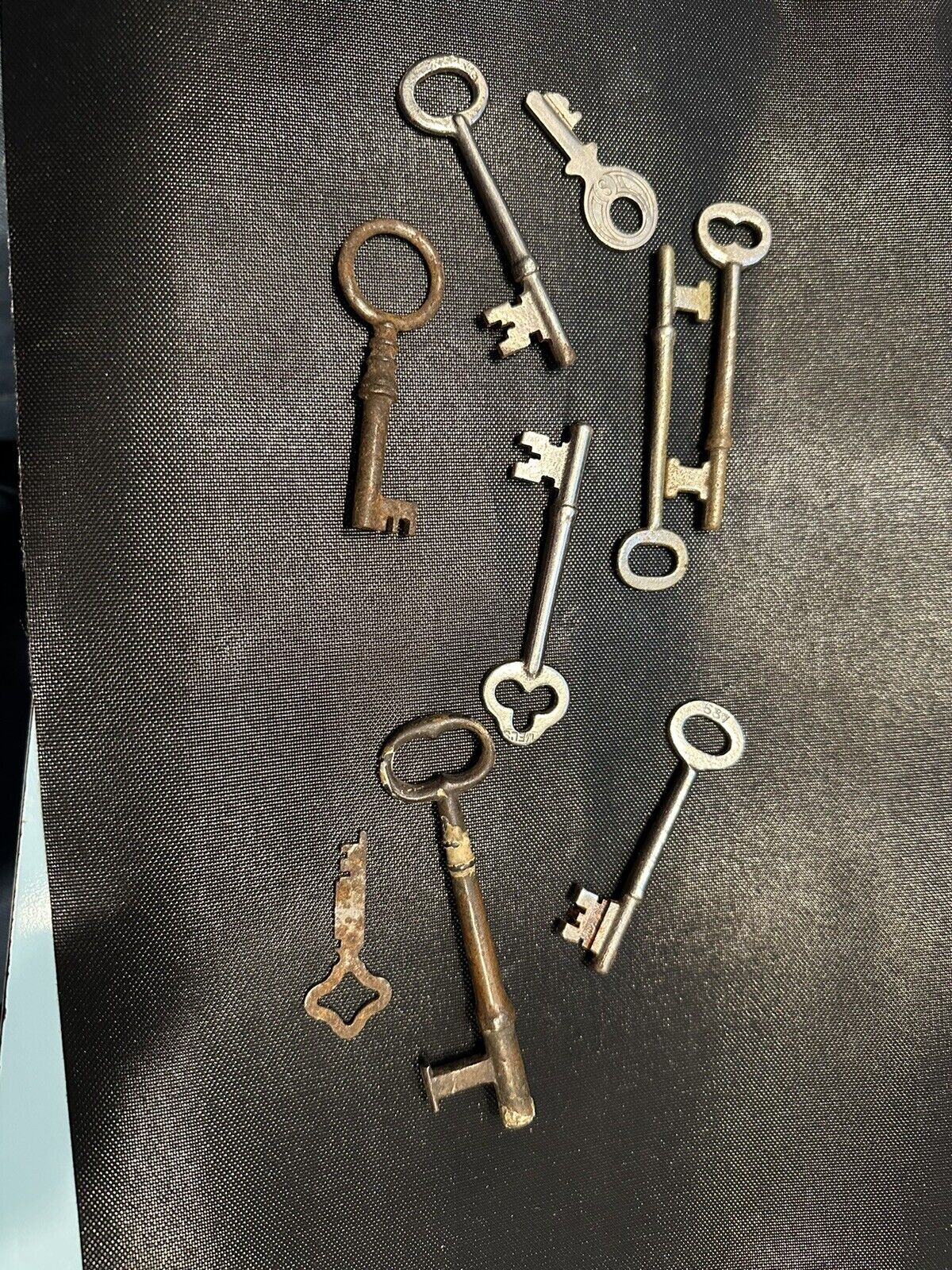 Mixed Lot of Old Vintage Antique Skeleton Keys.