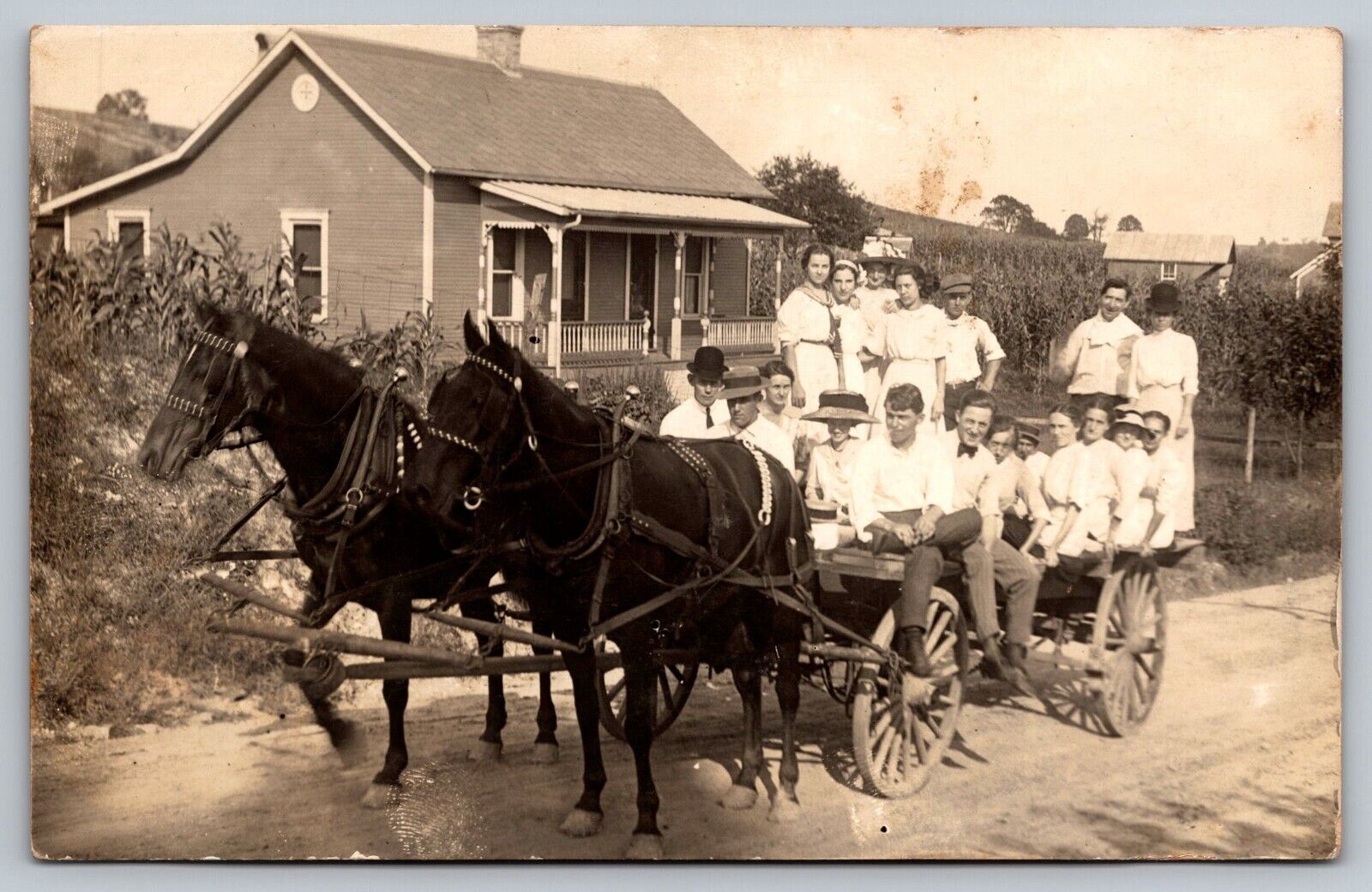 RPPC 2 Horse Wagon carrying 19 Nicely Dressed People in White by House 1910 A25