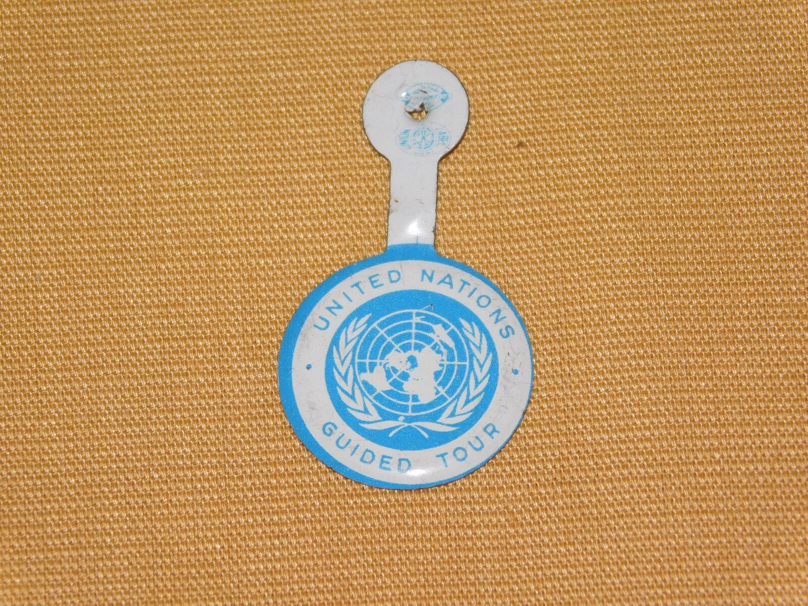 VINTAGE UNITED NATIONS NYC NEW YORK CITY GUIDED TOUR FOLD TOP OVER  BUTTON