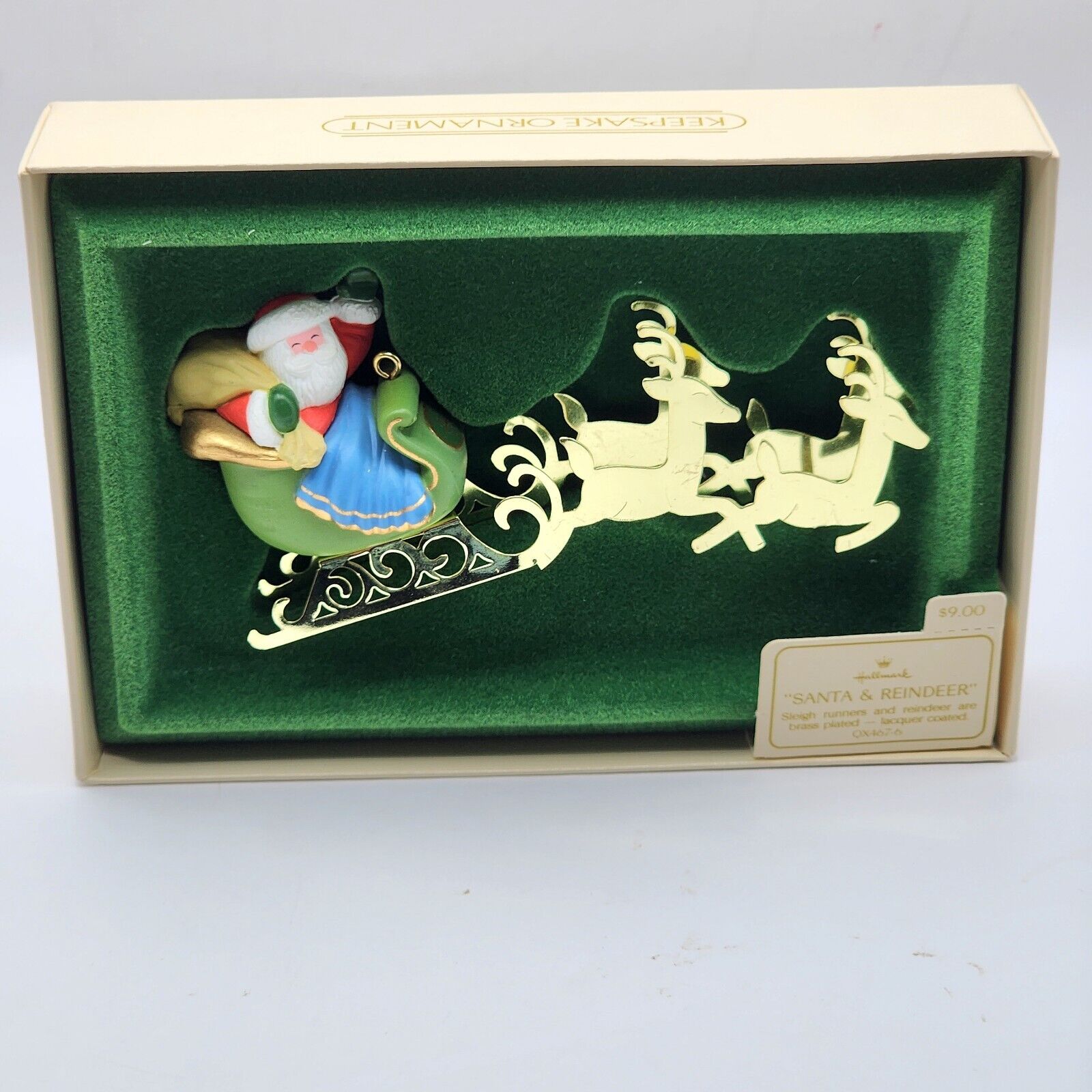 Hallmark Santa & Reindeer Vintage Flying Sleigh Figurine 1982 w/Box & Cover