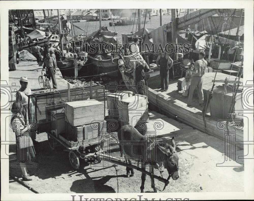 1946 Press Photo Sailing Boat Loaded with Cargo for Migrants to Italian Mainland
