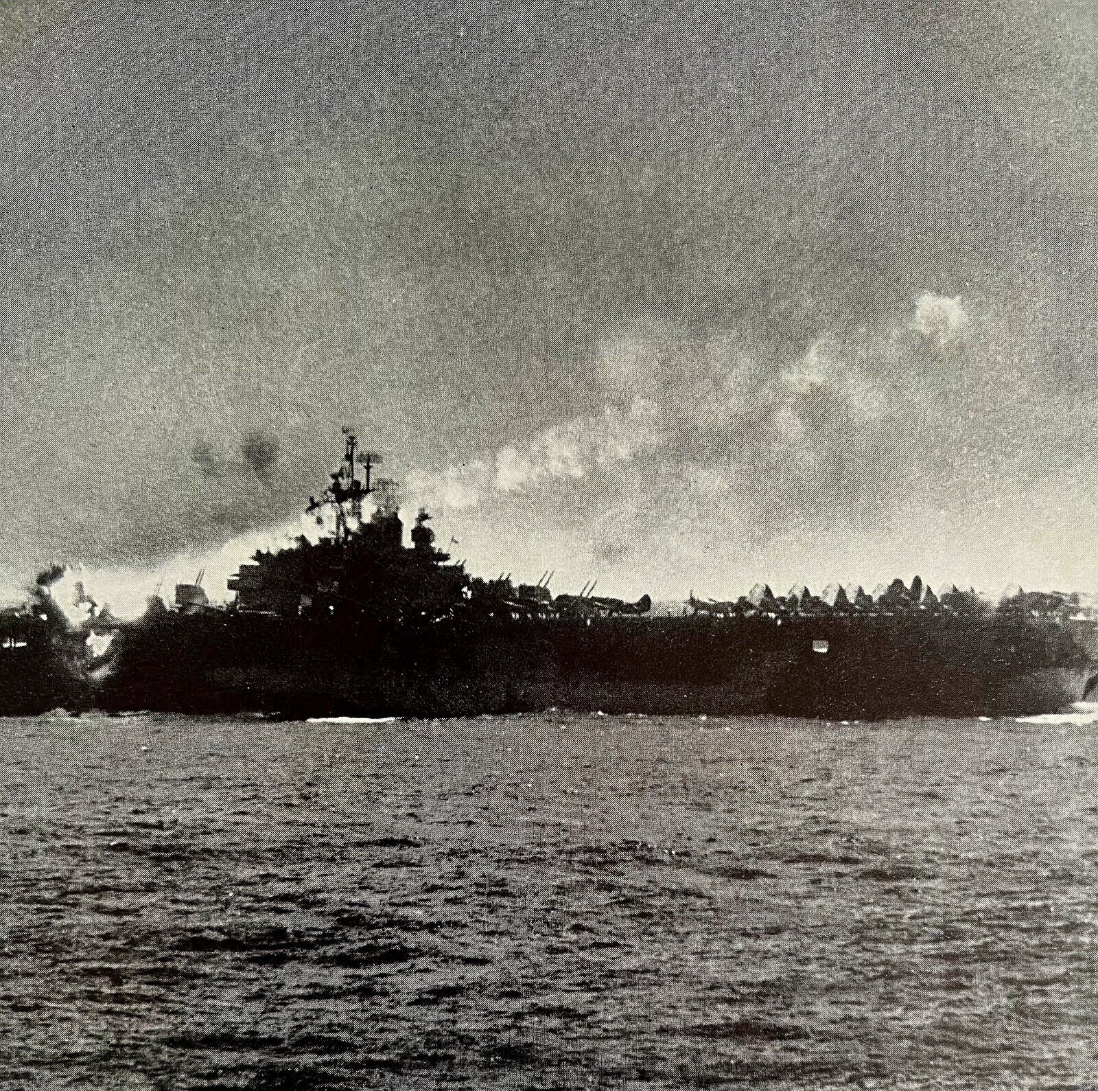 Kamikaze Plane Crashes On The Essex Ship 1945 WW2 Photo Print Military DWHH8