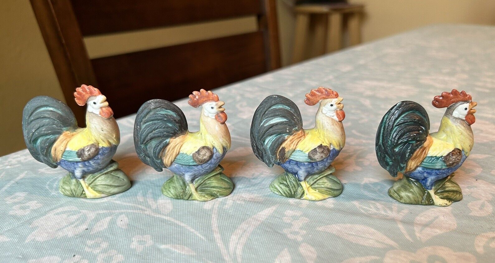 Vintage Miniature Painted Ceramic Roosters Lot Of 4 Colorful Green Yellow Red