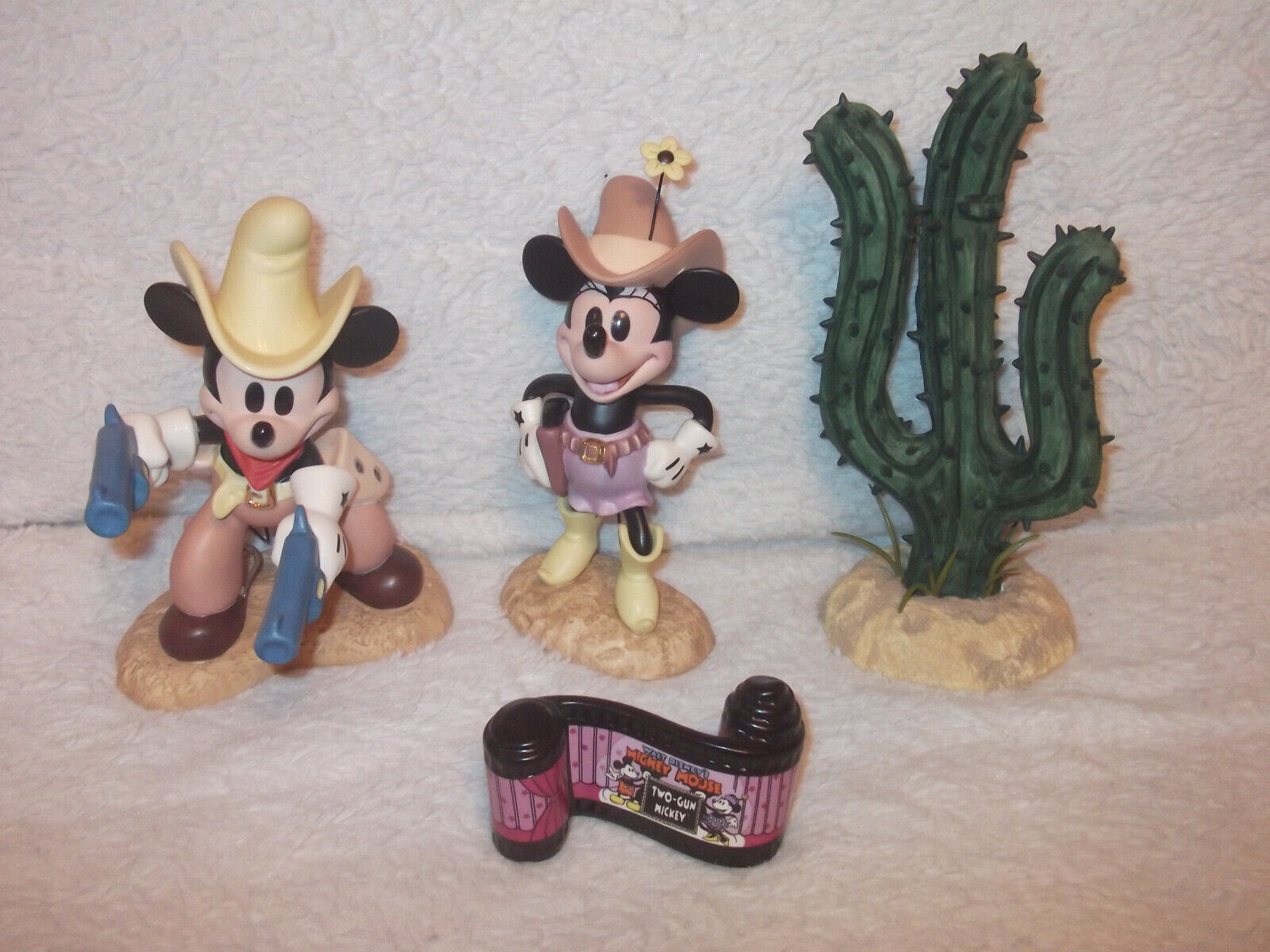 WDCC Disney Two Gun Mickey Color Version with Box & COA Convention