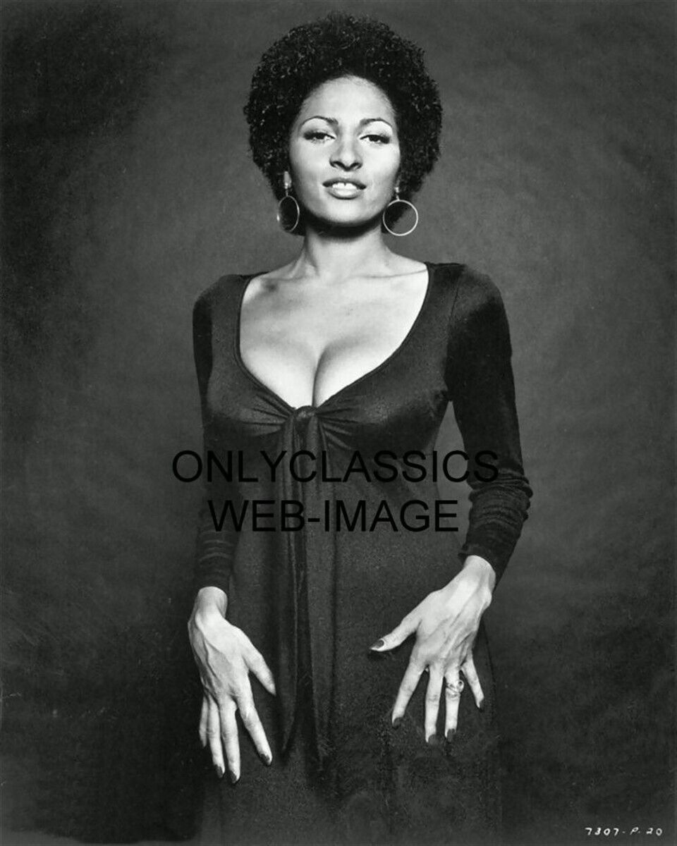1973 SEXY BUSTY PAM GRIER SCREAM BLACULA MOVIE 8x10 PHOTO CHEESECAKE PINUP GIRL