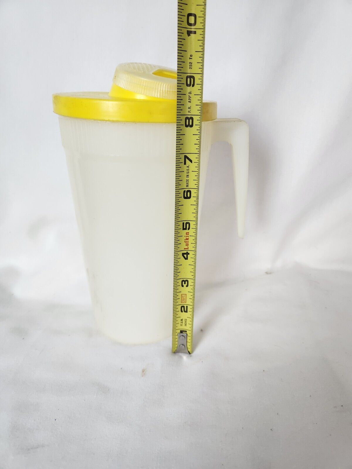 Vintage Plastic Drink Pitcher Clear With Yellow Lid BUP
