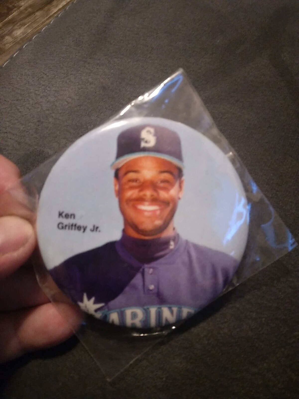Vintage  Ken Griffey Jr. BLUE Seattle Mariners 3 Inch Pin Back Button MLB.