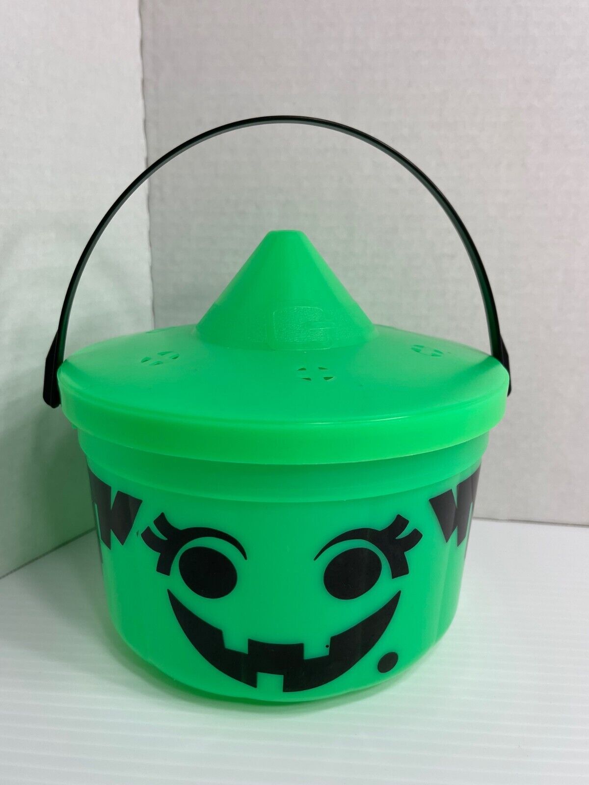 Vintage 1986 - McDonald's Green Witch Trick or Treat Pail With Handle & Lid