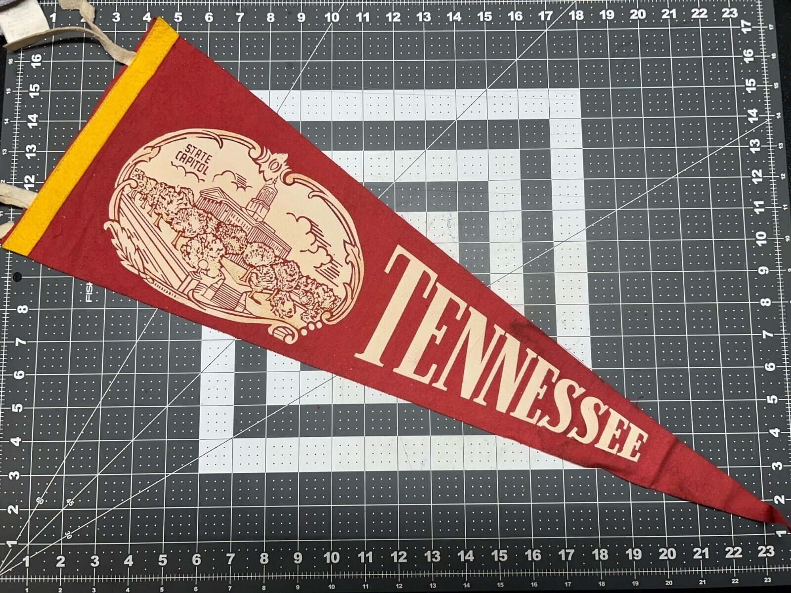 VINTAGE Tennessee 24”felt pennant banner Red/White