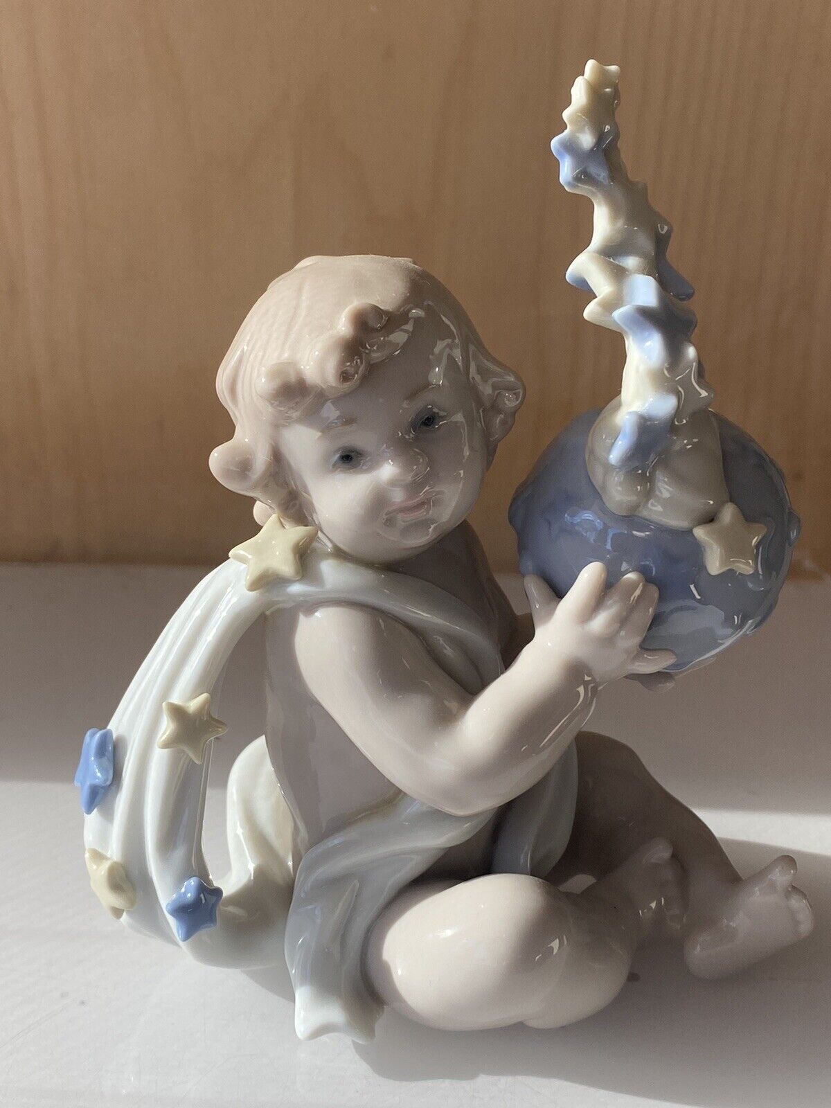 Lladro 6831 A New Beginning Baby Child & World Stars Figurine *Mint Condition