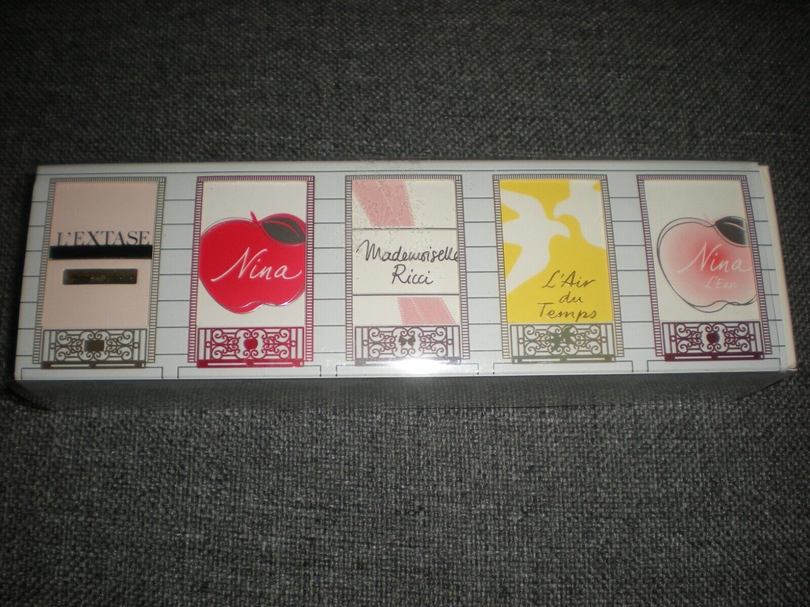 Nina Ricci 5 bottle Miniature  Eau de Toilette Parfums Gift Set -NIB