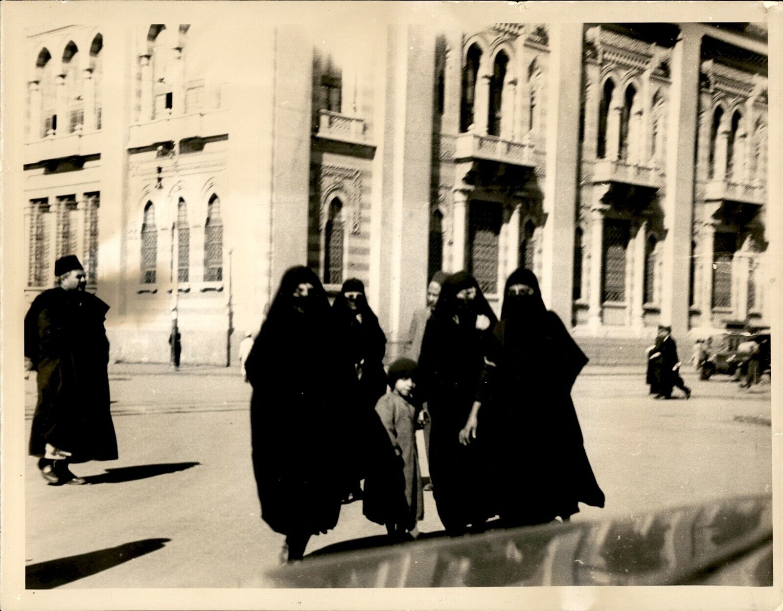 GA100 Original Photo MIDDLE EASTERN WOMAN Chador Niqab Modest Black Clothing
