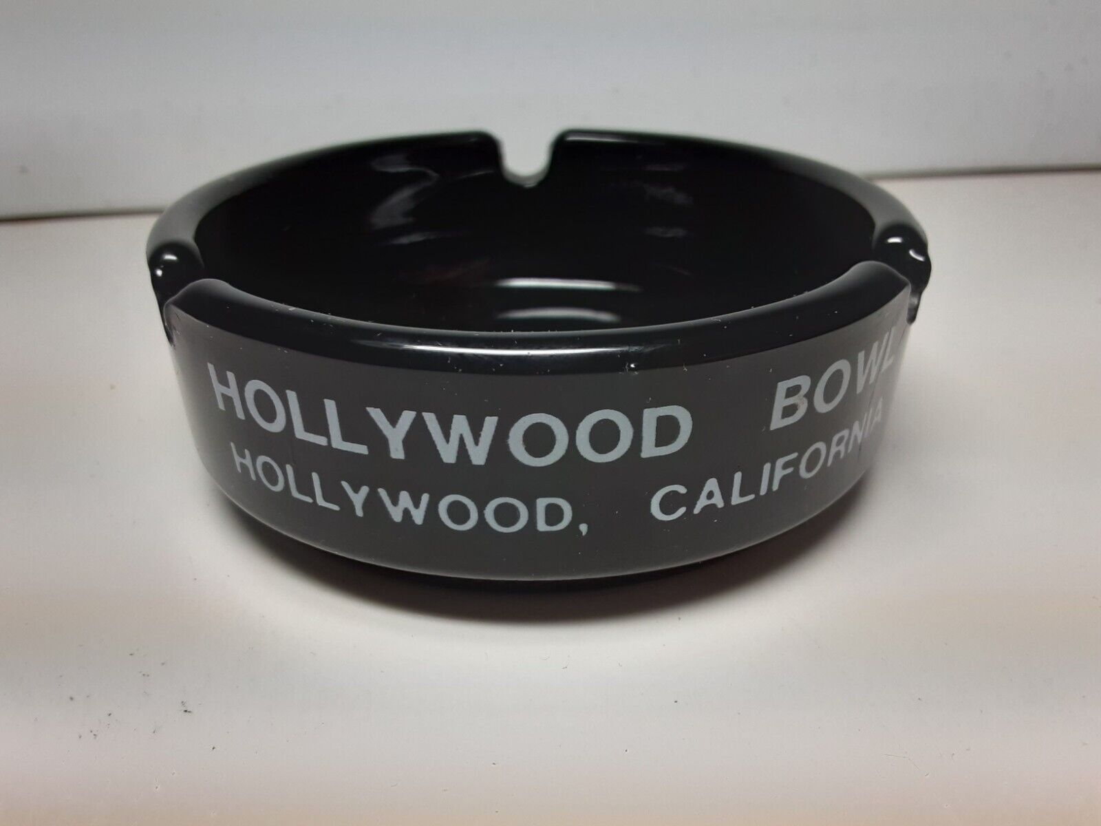 HOLLYWOOD BOWL HOLLYWOOD CALIFORNIA BLACK GLASS ASHTRAY Vintage 