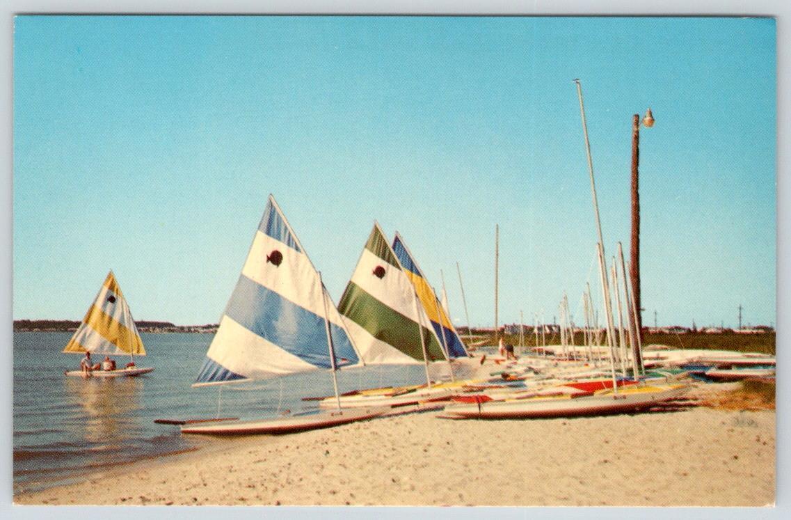 1960-70\'s REHOBOTH BEACH DELAWARE A DELIGHTFUL DAY ON THE BAY SAILBOATS POSTCARD