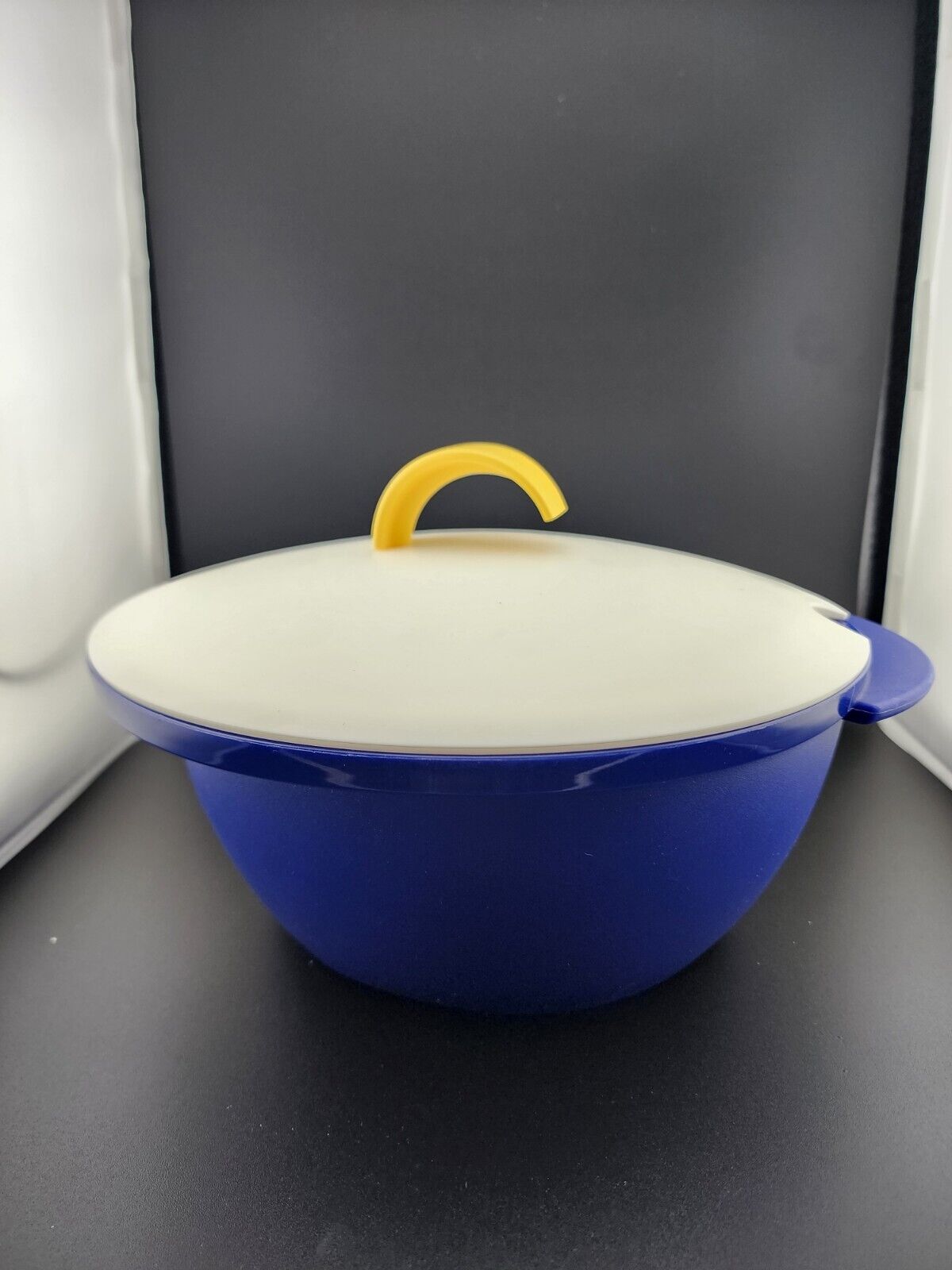 Tupperware Legacy Blue Soup Server Bowl Scoop Yellow White Lid 7.5 Cups New