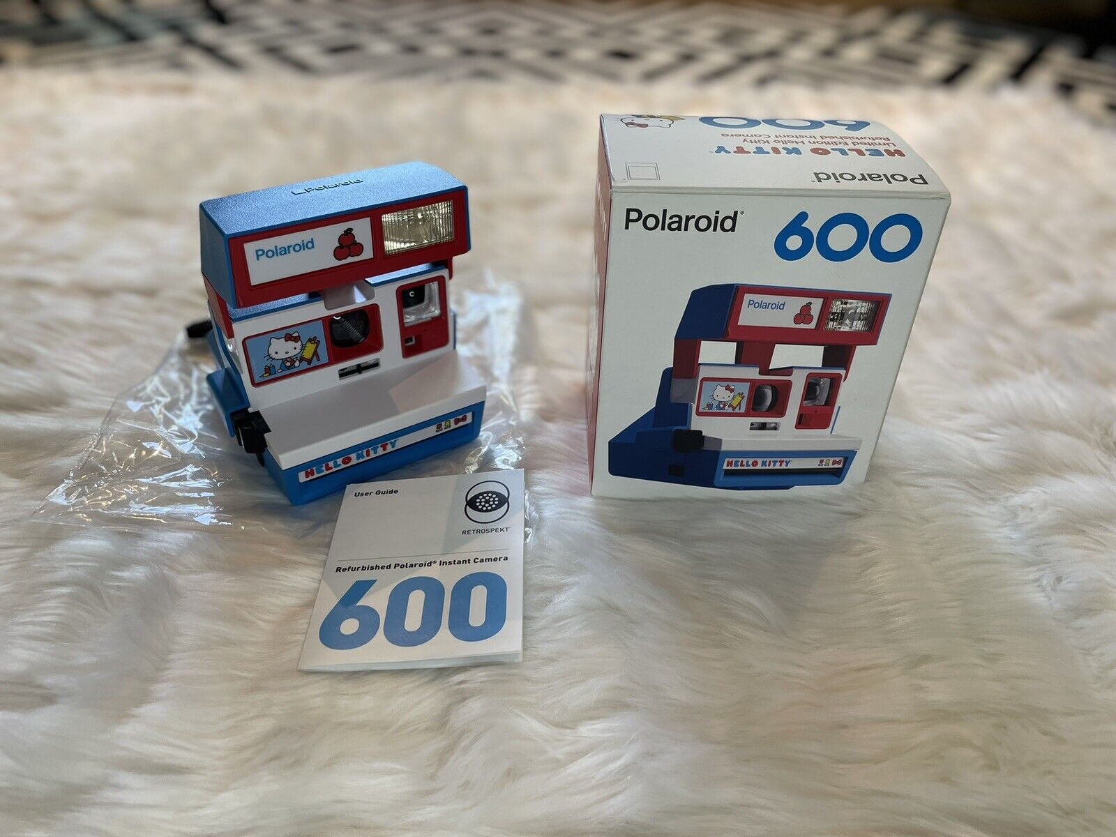 Hello Kitty 2020 limited edition Polaroid 600 NEW IN BOX