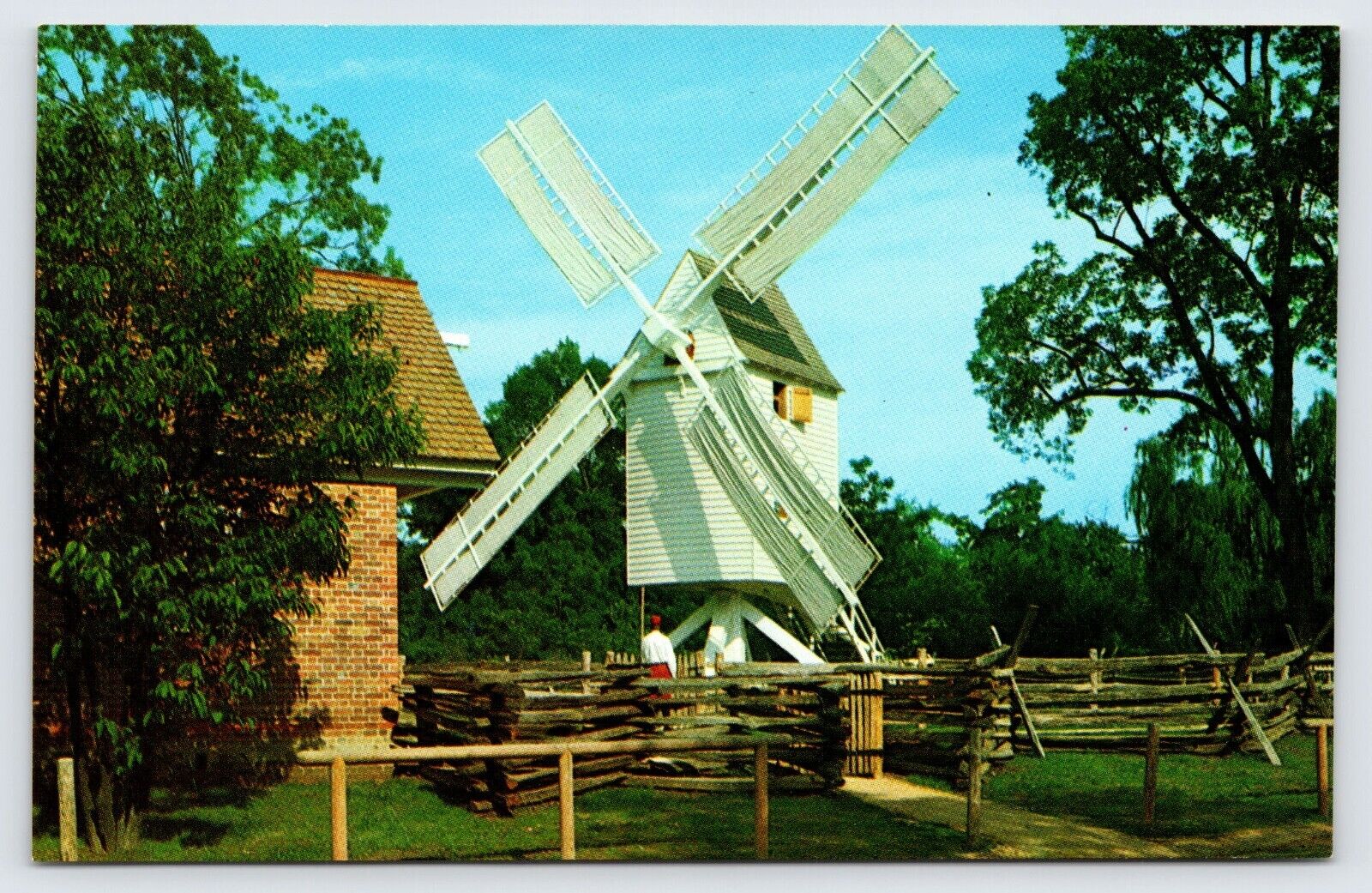 Robertson\'s Windmill, Grist Mill, Williamsburg Virginia  Postcard  P4