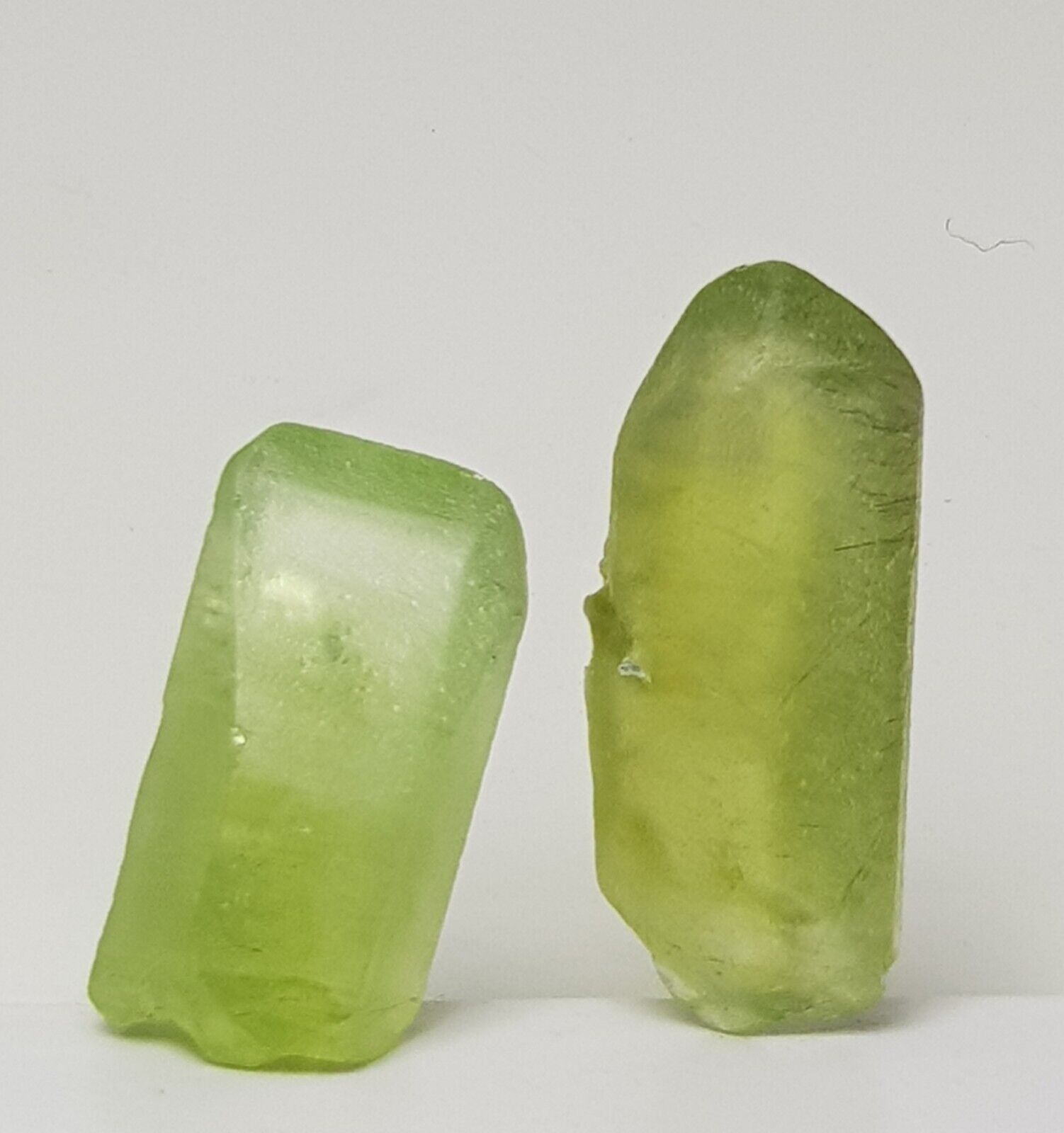 2picese 6Ct Beautiful Natural Green Color Peridot  Crystal From Pakistan 