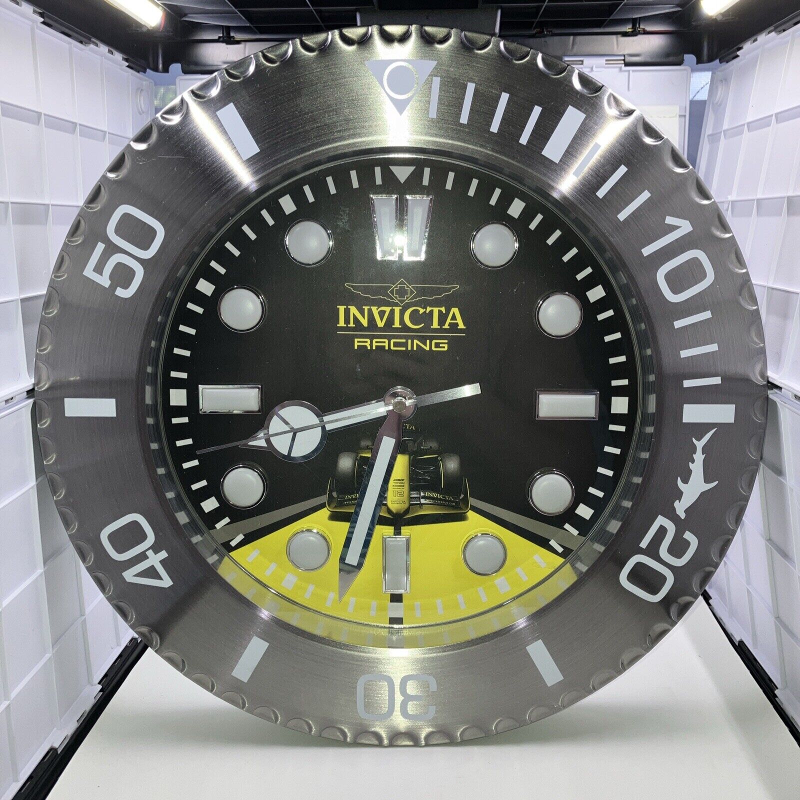 Invicta Pro Diver 47796 355mm Black Dial Stainless Steel Quartz Wall Clock 14” D