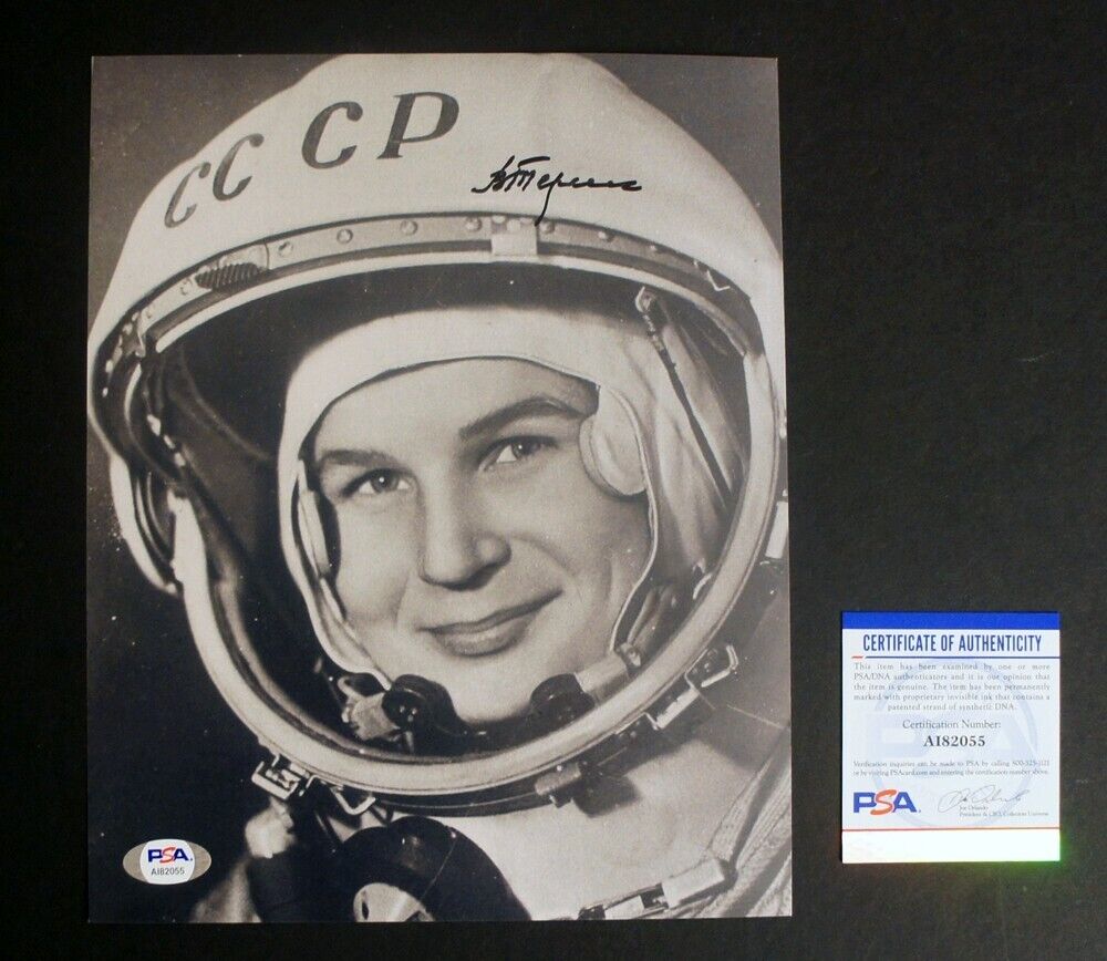 PSA/DNA VALENTINA TERESHKOVA SIGNED 8x10 Spacesuit Photo, 1st Woman in Space