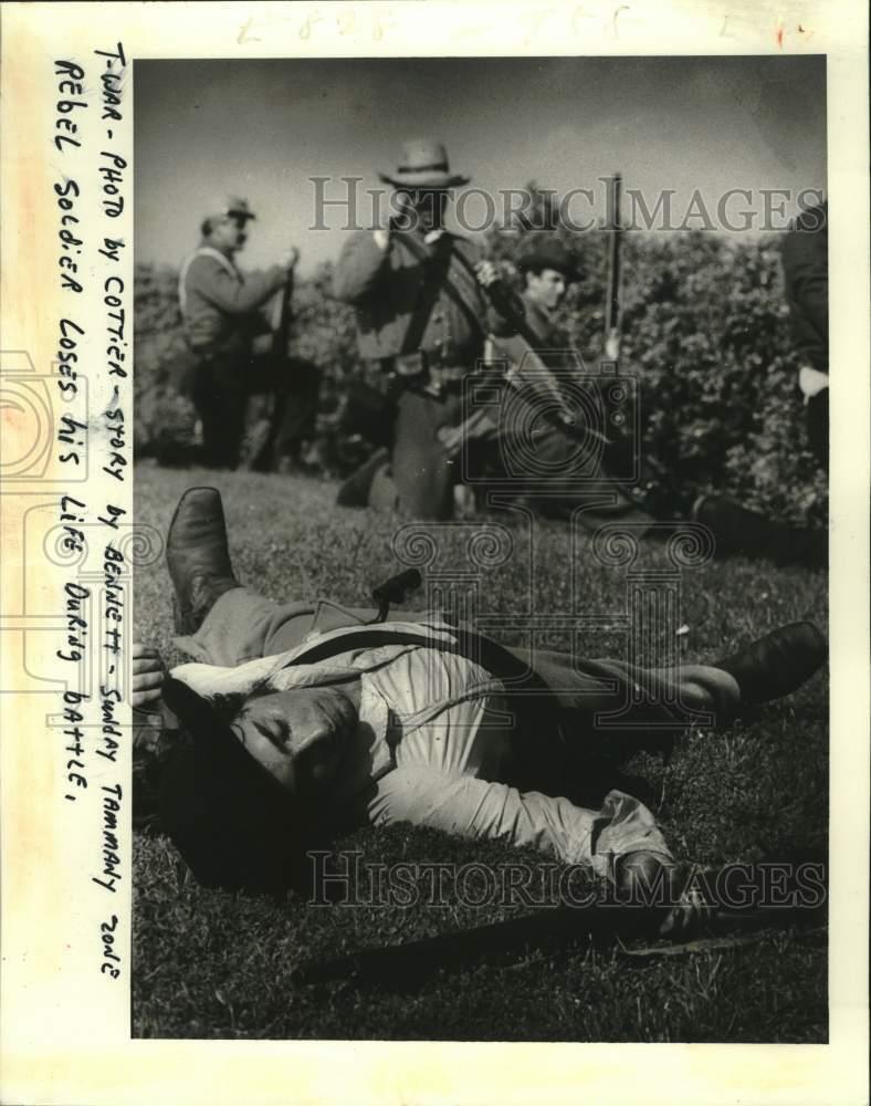 1982 Press Photo Soldier loses his life during Civil War re-enactment