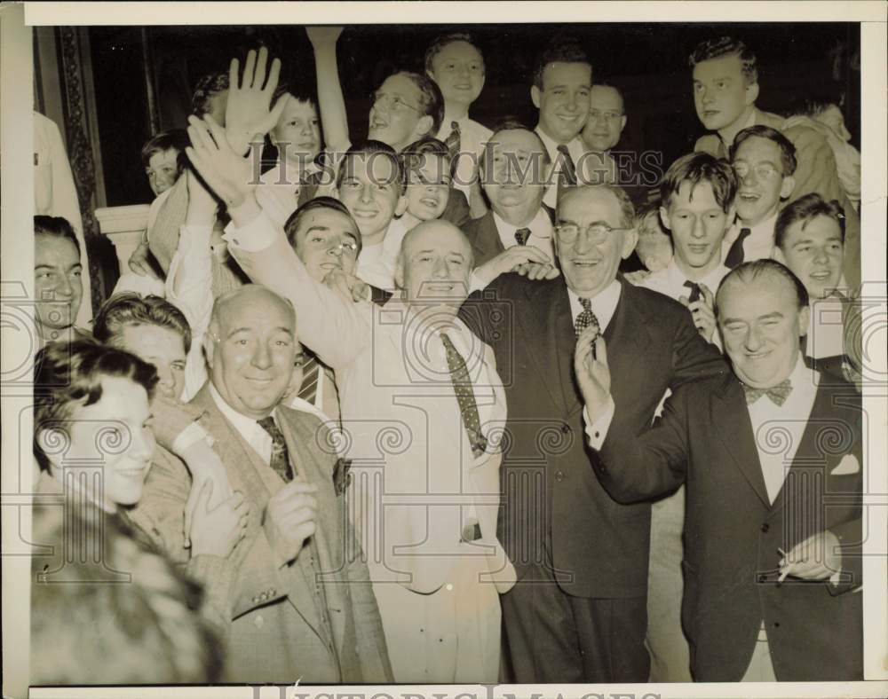 1938 Press Photo Page boys surround representatives after Congress adjourns, DC