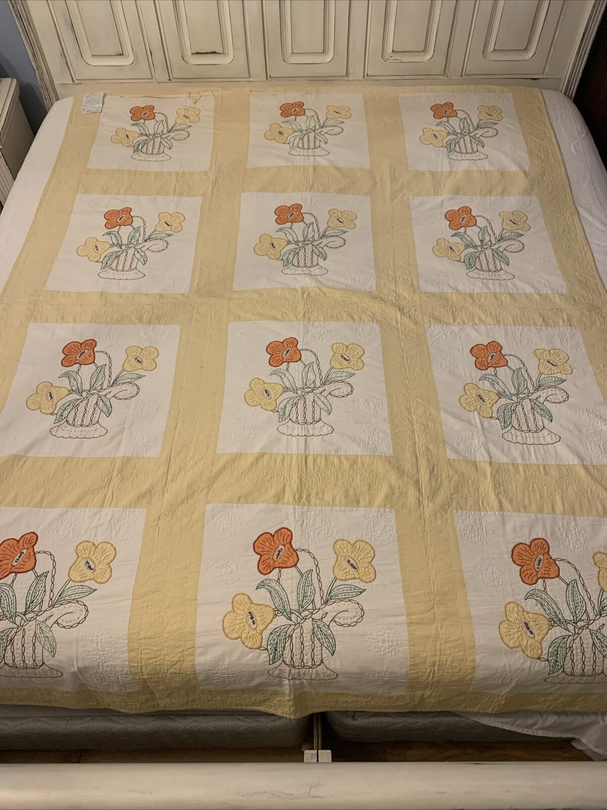 Vintage 1940s Handmade Hand quilted Floral Embroidery Quilt Butter Yellow READ