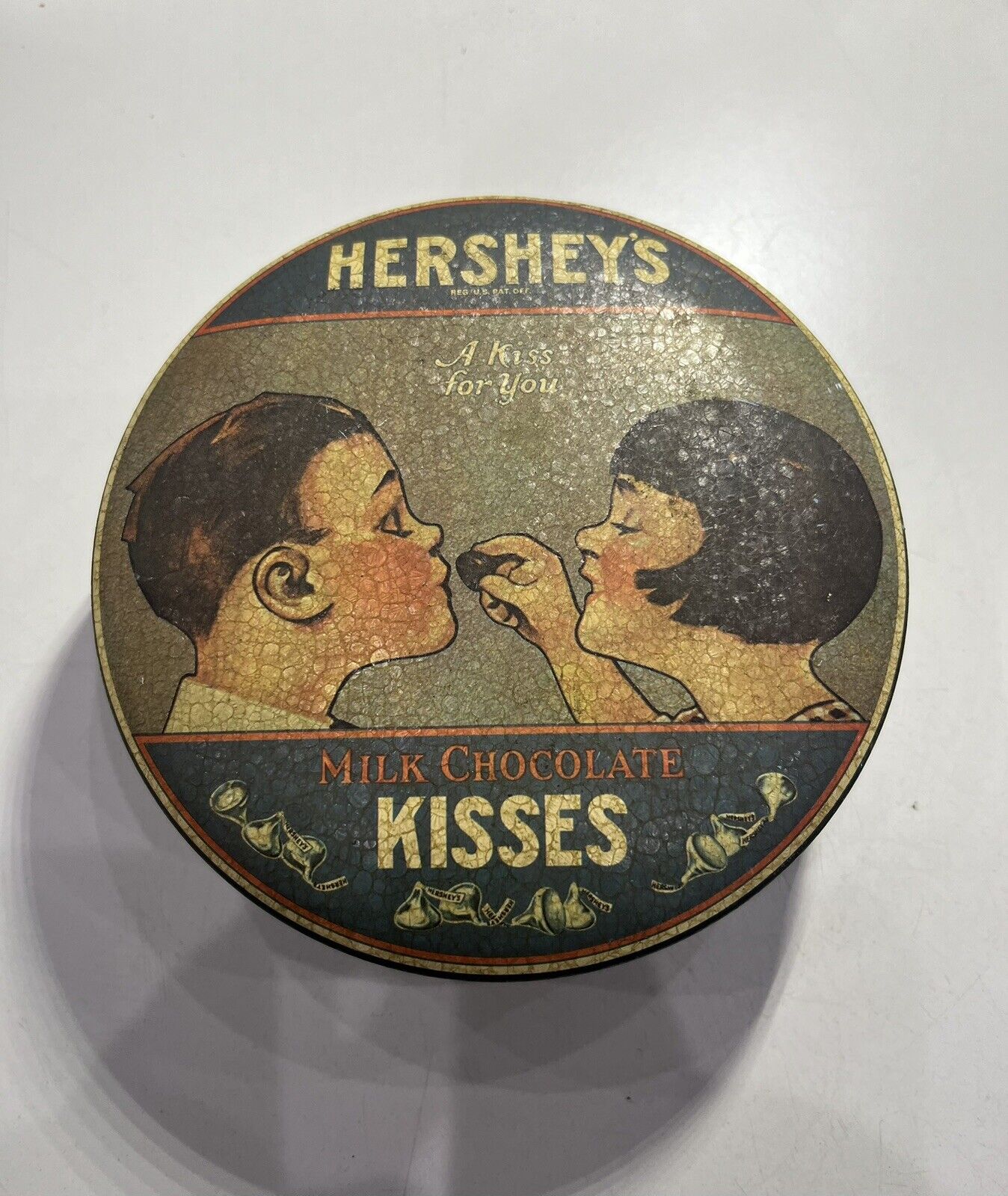 Vintage 1982 HERSHEY'S Milk Chocolate Kisses, Collectible Tin. Made In England 