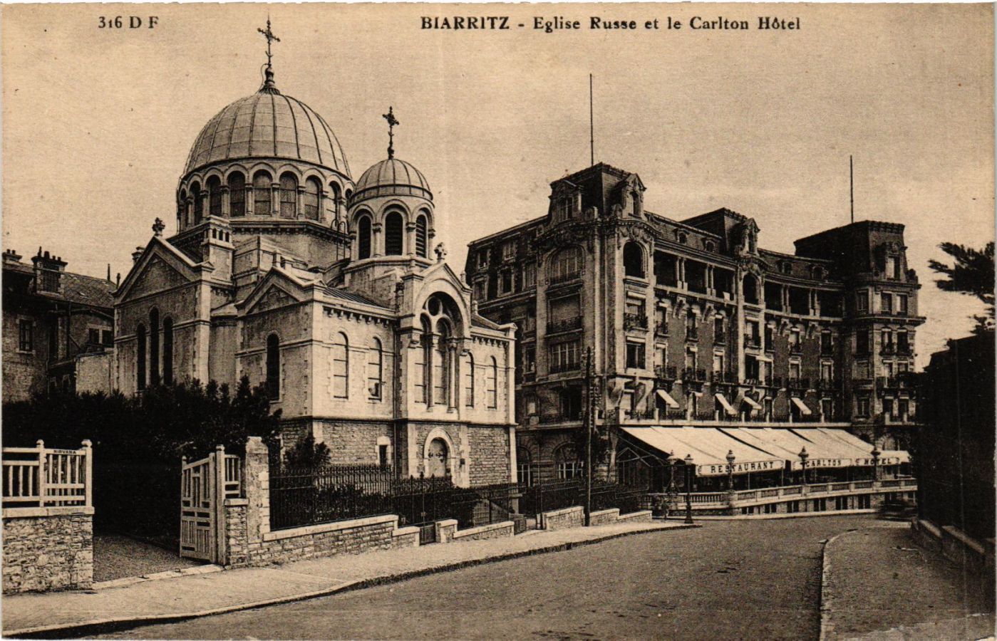 CPA AK BIARRITZ Russian Church and the Carlton Hotel (411712)