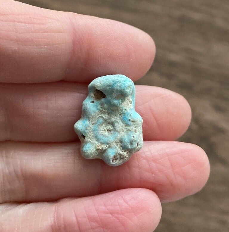ANCIENT PHOENICIAN. LARGE FAIENCE BEAD DATING TO CIRCA 1000 B.C).
