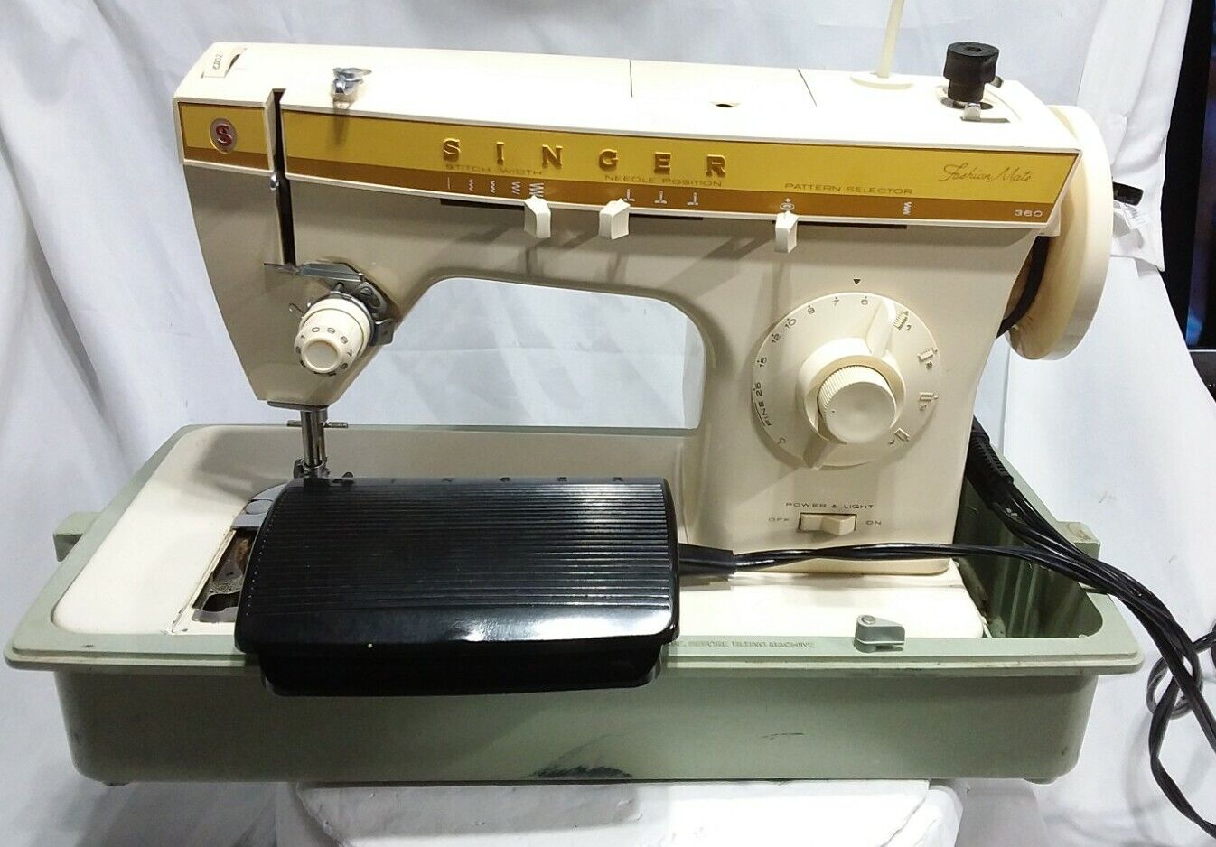 Vintage SINGER FASHION MATE 360 Sewing Machine, Foot Pedal, Case WORKING 
