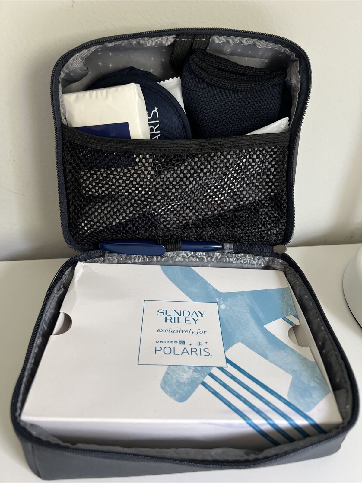 NEW UNITED AIRLINES Amenity Kit Bag Polaris First Class Sunday Riley Blue CIN